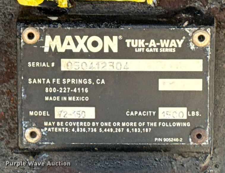 image for item EG2582 1999 Isuzu NPR box truck