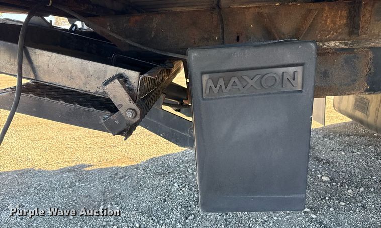 image for item EG2582 1999 Isuzu NPR box truck