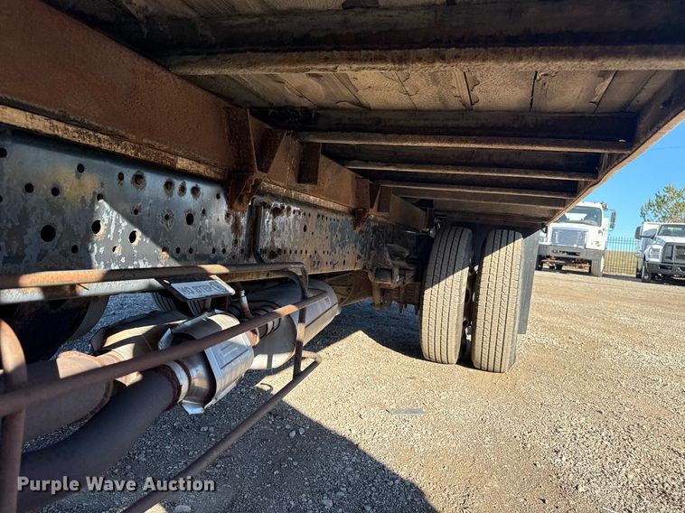 image for item EG2582 1999 Isuzu NPR box truck