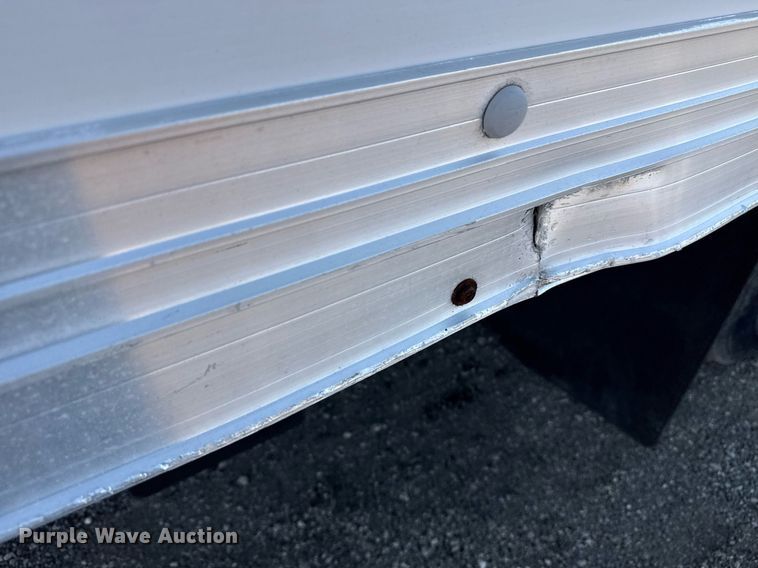 image for item EG2582 1999 Isuzu NPR box truck