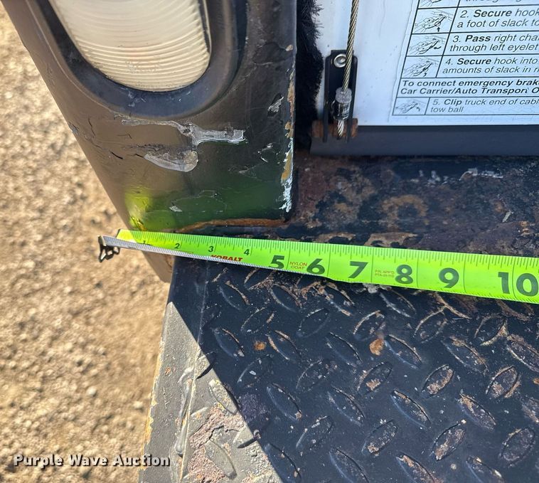 image for item EG2582 1999 Isuzu NPR box truck