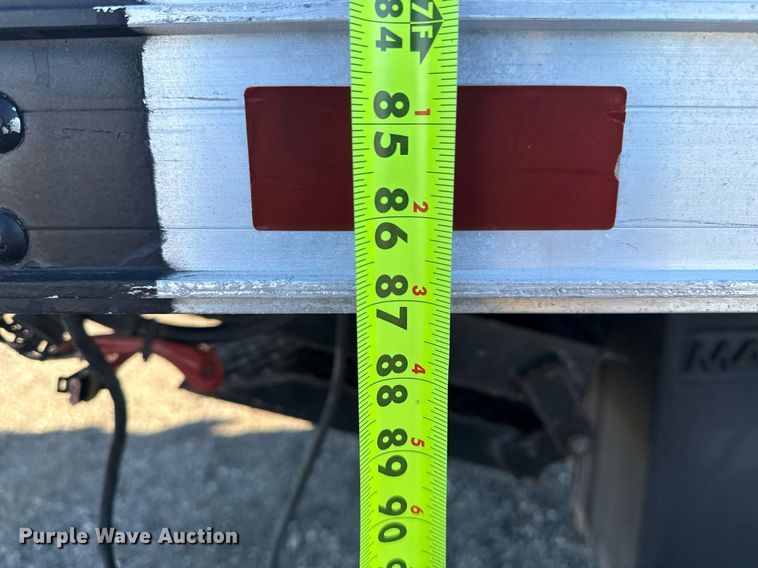 image for item EG2582 1999 Isuzu NPR box truck