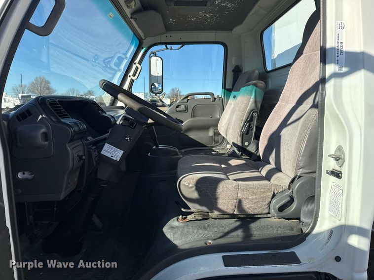 image for item EG2582 1999 Isuzu NPR box truck