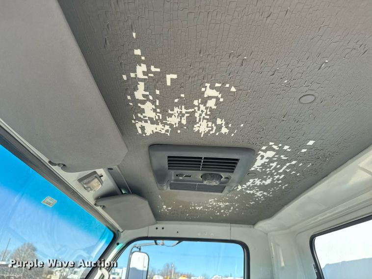 image for item EG2582 1999 Isuzu NPR box truck