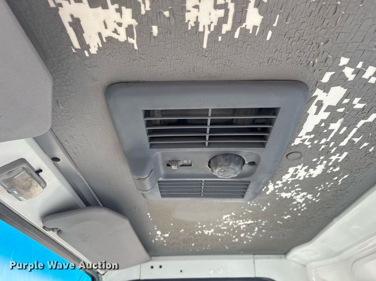 image for item EG2582 1999 Isuzu NPR box truck