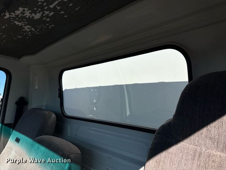 image for item EG2582 1999 Isuzu NPR box truck