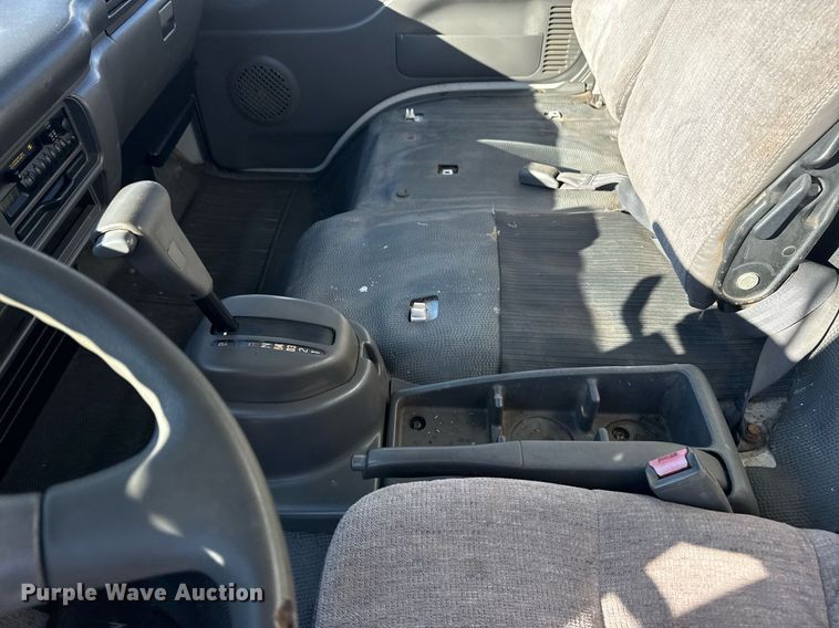 image for item EG2582 1999 Isuzu NPR box truck