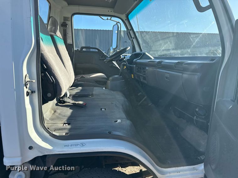 image for item EG2582 1999 Isuzu NPR box truck