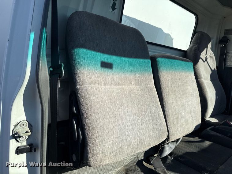 image for item EG2582 1999 Isuzu NPR box truck