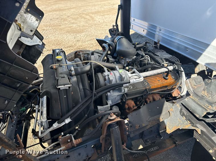 image for item EG2582 1999 Isuzu NPR box truck