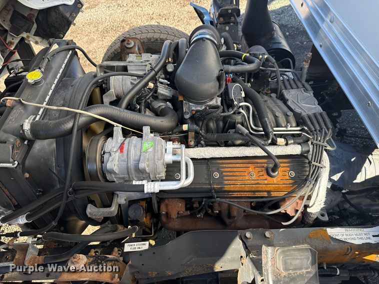 image for item EG2582 1999 Isuzu NPR box truck