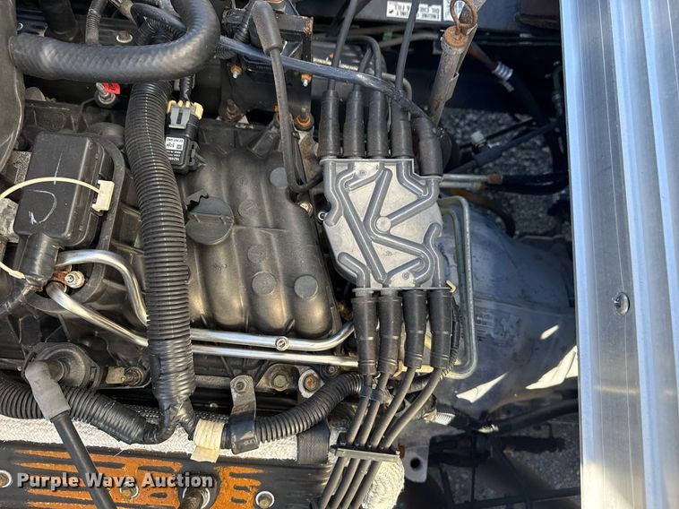 image for item EG2582 1999 Isuzu NPR box truck