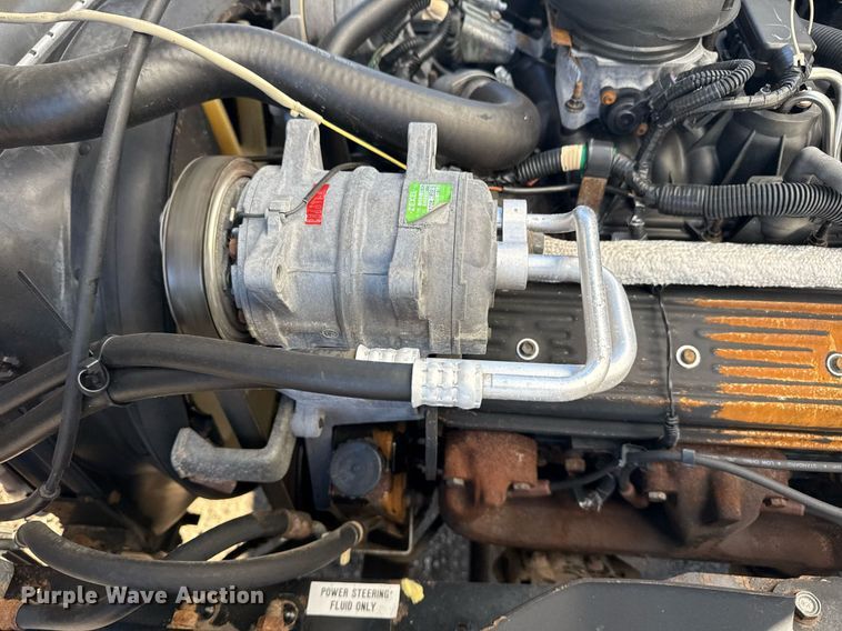 image for item EG2582 1999 Isuzu NPR box truck