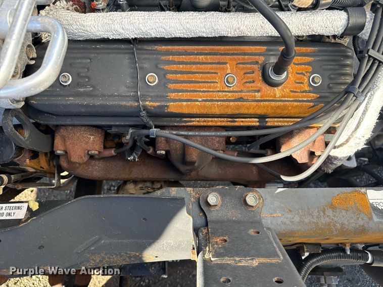 image for item EG2582 1999 Isuzu NPR box truck