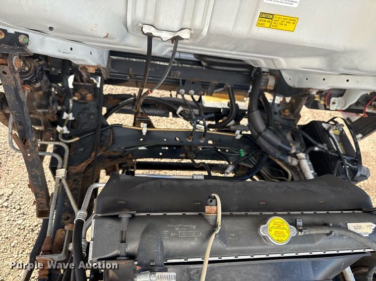 image for item EG2582 1999 Isuzu NPR box truck