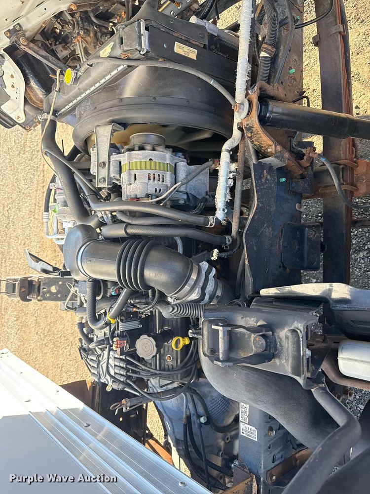 image for item EG2582 1999 Isuzu NPR box truck