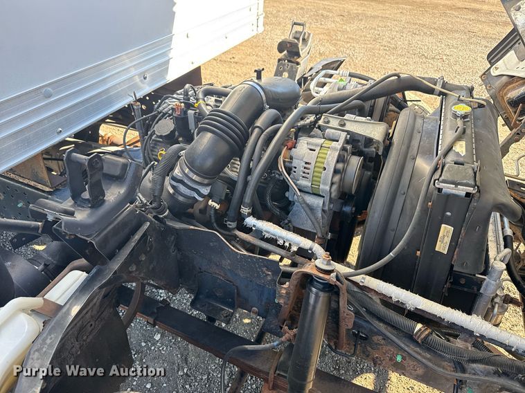 image for item EG2582 1999 Isuzu NPR box truck