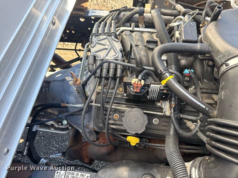 image for item EG2582 1999 Isuzu NPR box truck