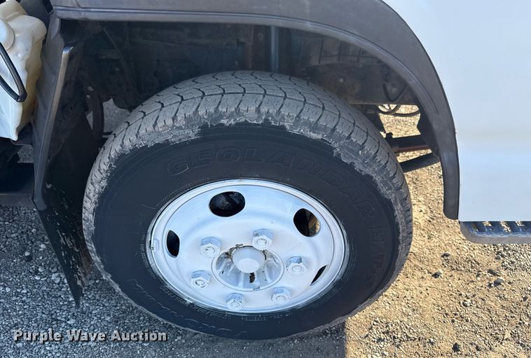 image for item EG2582 1999 Isuzu NPR box truck