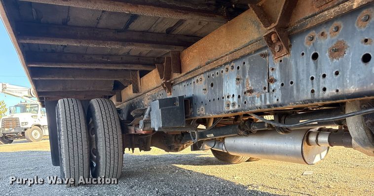 image for item EG2582 1999 Isuzu NPR box truck