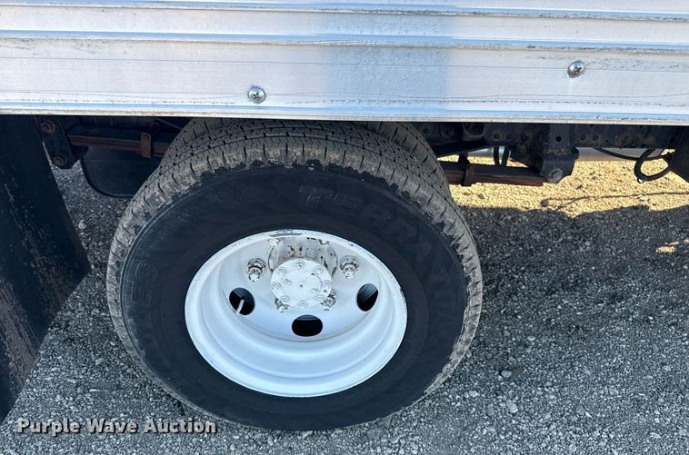 image for item EG2582 1999 Isuzu NPR box truck