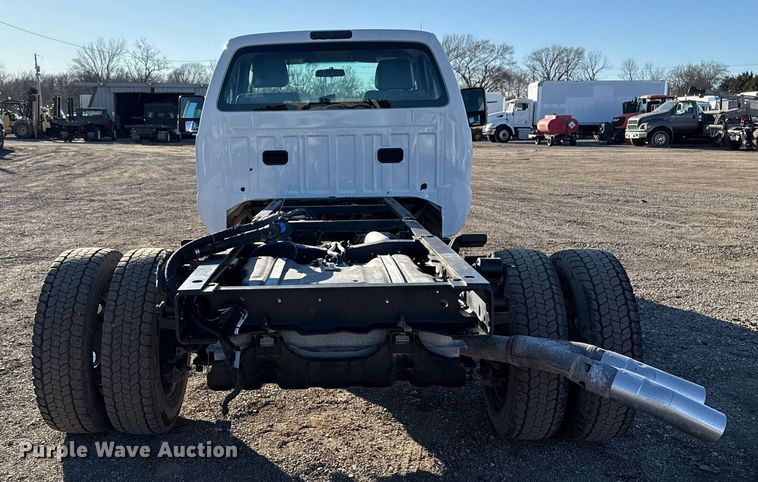 image for item EG2583 2015 Ford F550 truck cab and chassis