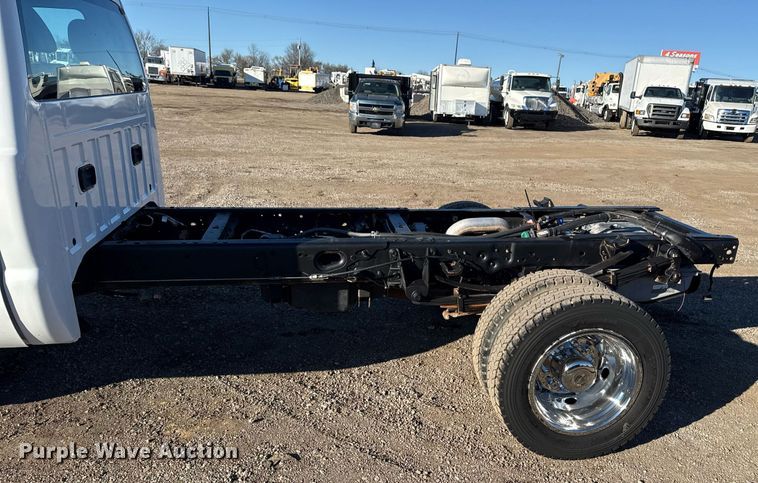 image for item EG2583 2015 Ford F550 truck cab and chassis