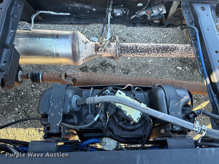 image for item EG2583 2015 Ford F550 truck cab and chassis