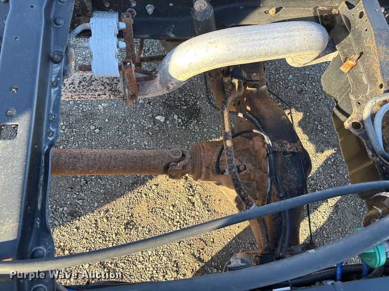 image for item EG2583 2015 Ford F550 truck cab and chassis