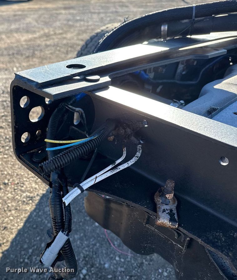 image for item EG2583 2015 Ford F550 truck cab and chassis