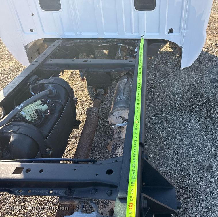 image for item EG2583 2015 Ford F550 truck cab and chassis