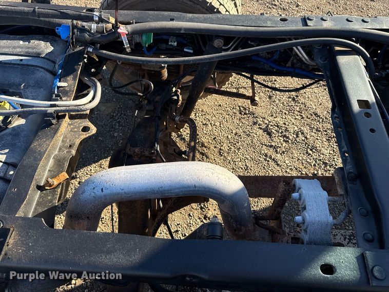 image for item EG2583 2015 Ford F550 truck cab and chassis