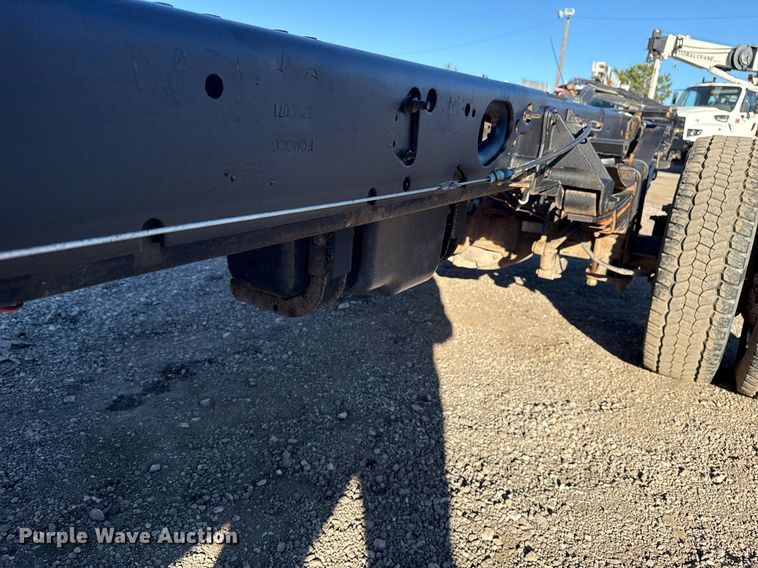 image for item EG2583 2015 Ford F550 truck cab and chassis