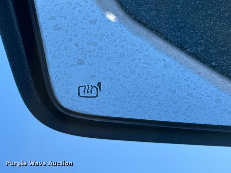 image for item EG2583 2015 Ford F550 truck cab and chassis