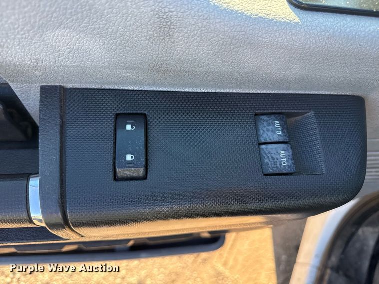 image for item EG2583 2015 Ford F550 truck cab and chassis