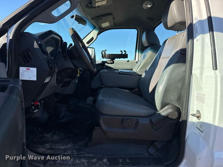 image for item EG2583 2015 Ford F550 truck cab and chassis