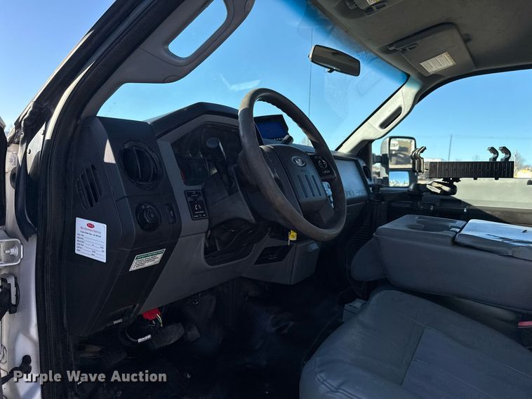 image for item EG2583 2015 Ford F550 truck cab and chassis