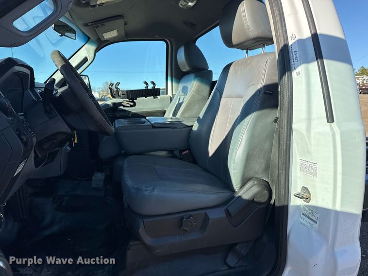 image for item EG2583 2015 Ford F550 truck cab and chassis