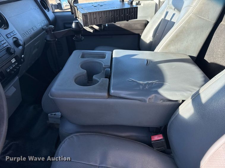 image for item EG2583 2015 Ford F550 truck cab and chassis