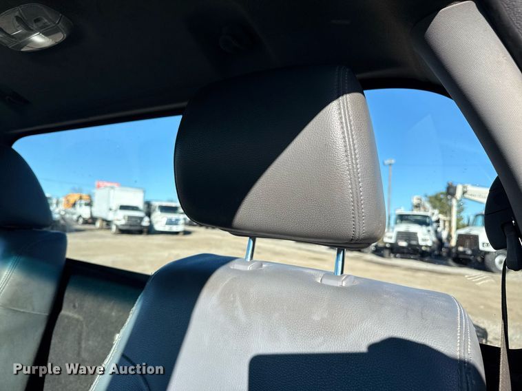 image for item EG2583 2015 Ford F550 truck cab and chassis