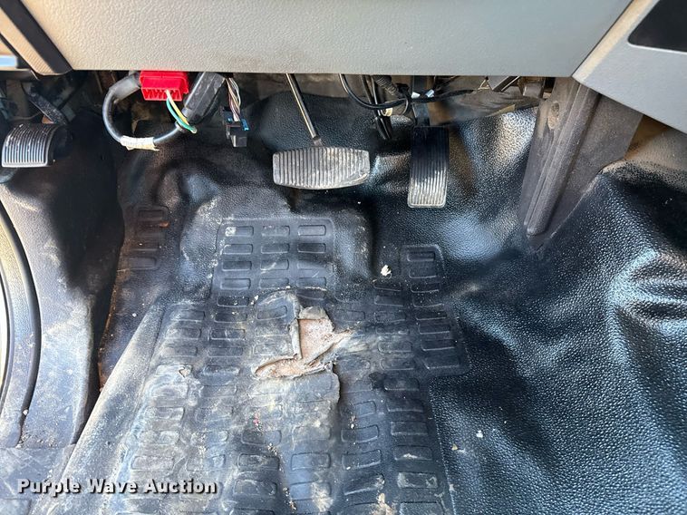 image for item EG2583 2015 Ford F550 truck cab and chassis