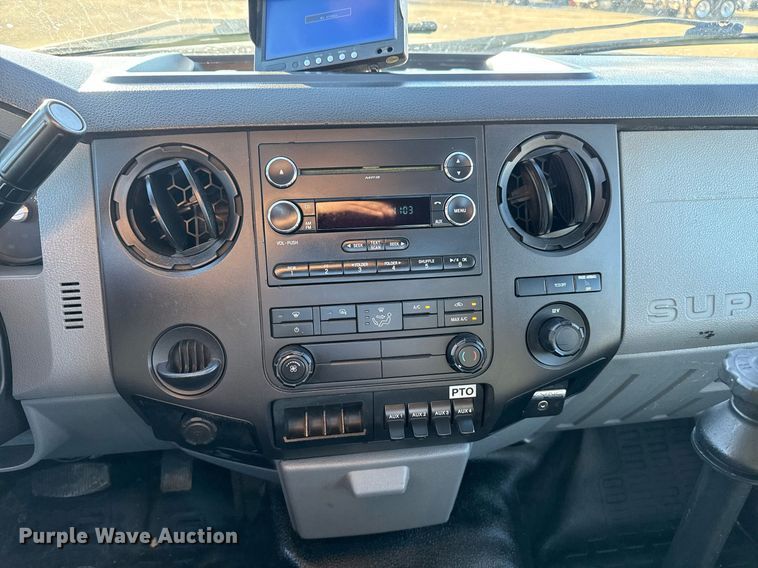 image for item EG2583 2015 Ford F550 truck cab and chassis