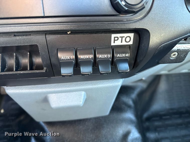 image for item EG2583 2015 Ford F550 truck cab and chassis