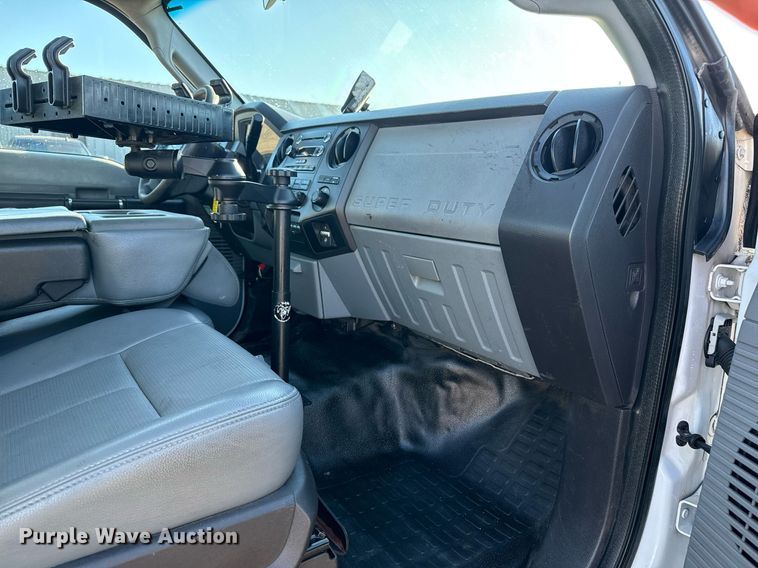 image for item EG2583 2015 Ford F550 truck cab and chassis