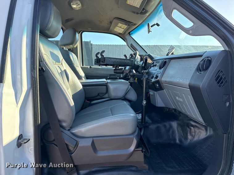 image for item EG2583 2015 Ford F550 truck cab and chassis