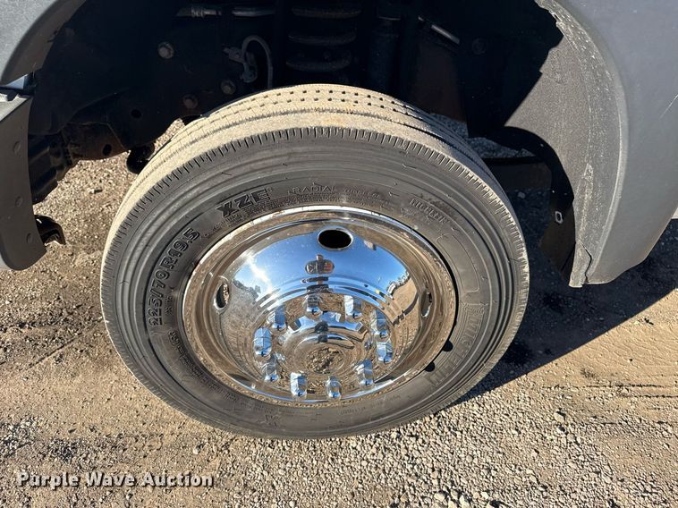 image for item EG2583 2015 Ford F550 truck cab and chassis