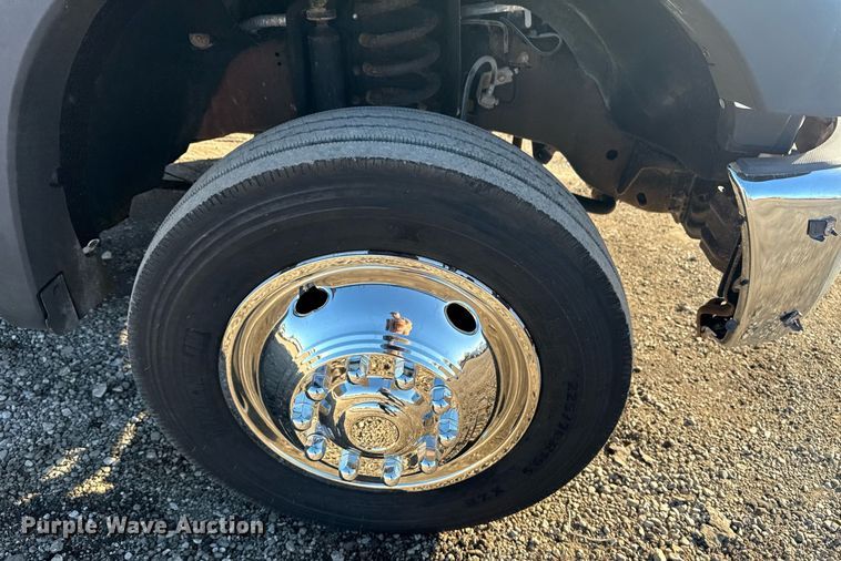 image for item EG2583 2015 Ford F550 truck cab and chassis