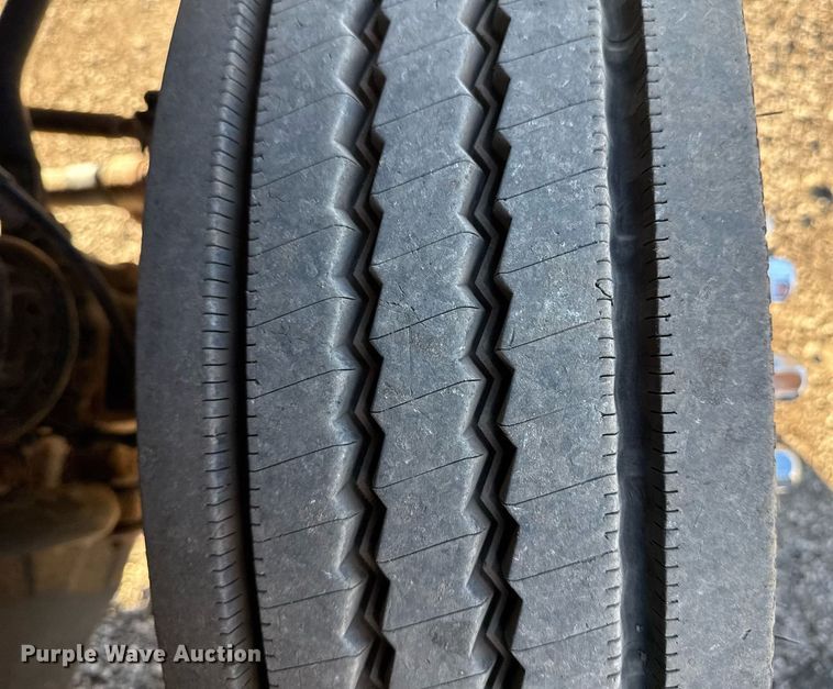 image for item EG2583 2015 Ford F550 truck cab and chassis