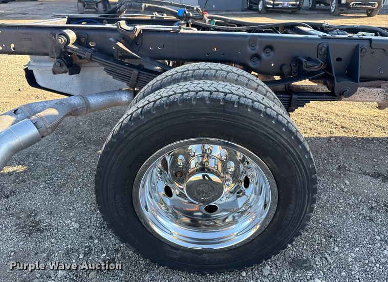 image for item EG2583 2015 Ford F550 truck cab and chassis