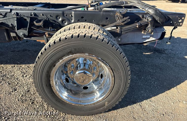 image for item EG2583 2015 Ford F550 truck cab and chassis